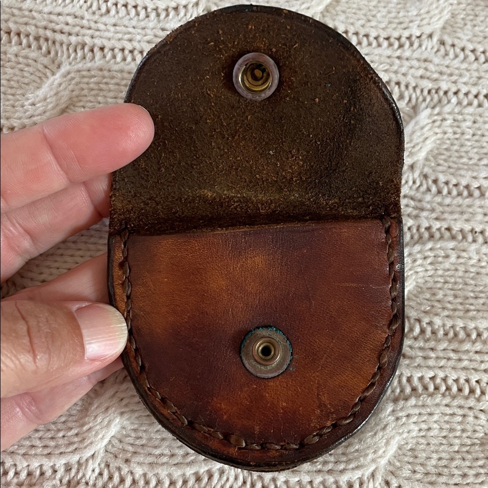 Vtg Lincoln penny embossed leather snap coin purse with loop to attach to belt. - Picture 5 of 10